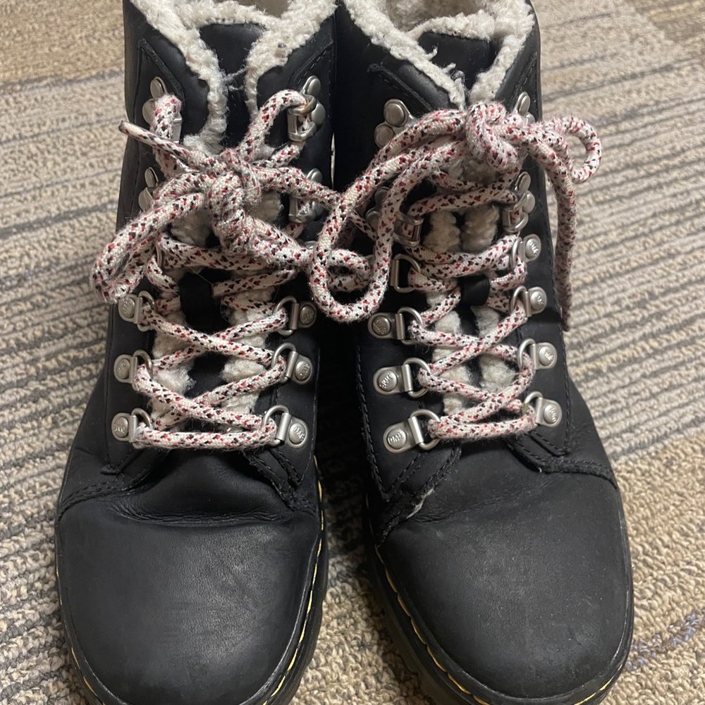 Doc Martins Women’s 6 Sherpa Lined Lace Up Combat Boots